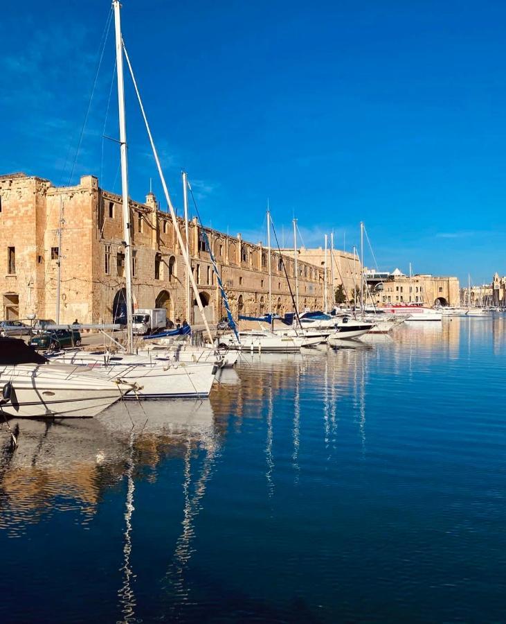 New & Unique Apartment - A 5 Minutes Ferry To Capital City Of Valletta Senglea Bagian luar foto