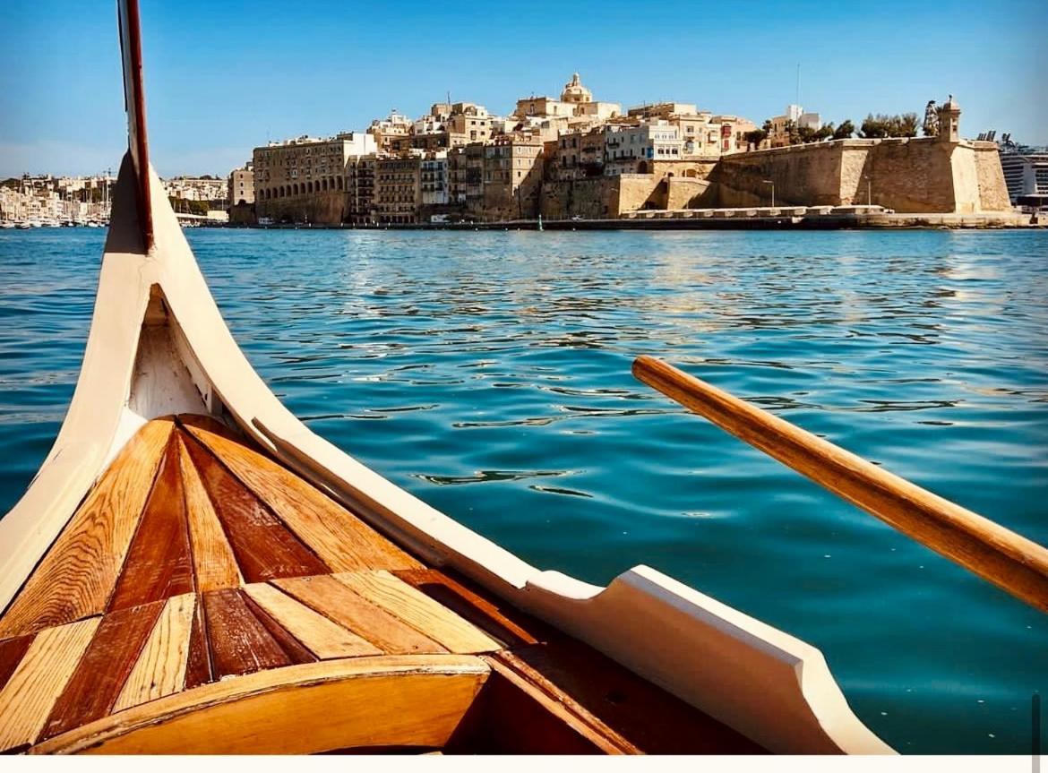 New & Unique Apartment - A 5 Minutes Ferry To Capital City Of Valletta Senglea Bagian luar foto